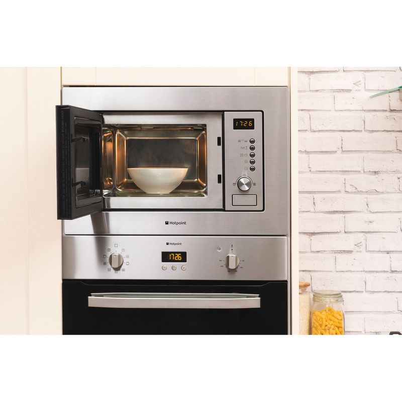 Hotpoint mwh122 1x built shop in microwave