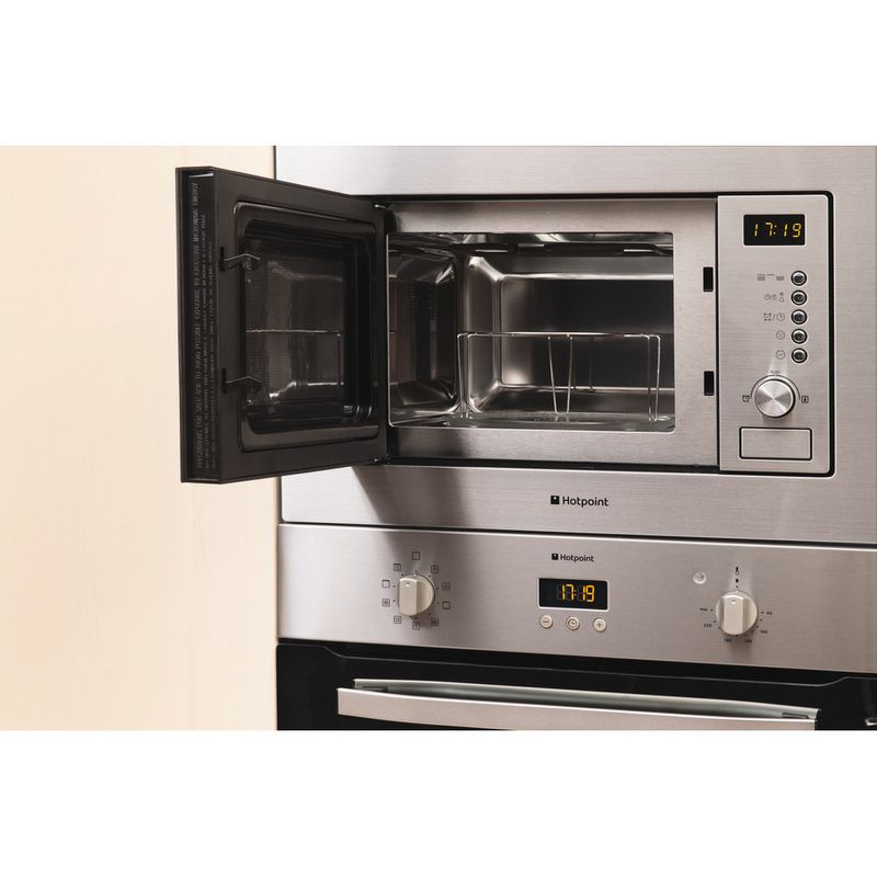 Hotpoint mwh122 1x built shop in microwave