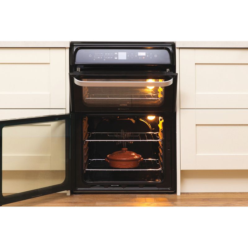 Hotpoint-Double-Cooker-HUI612-K-Black-A-Vitroceramic-Lifestyle-frontal-open