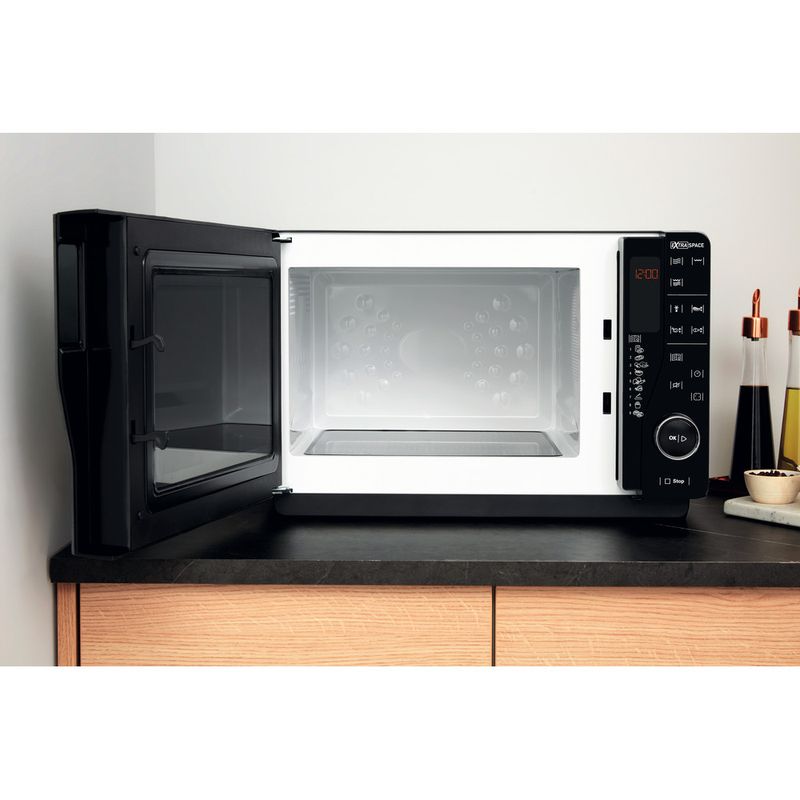 Hotpoint-Microwave-Freestanding-MWH-2621-MB-Black-Electronic-25-Microwave-only-800-Lifestyle-frontal-open