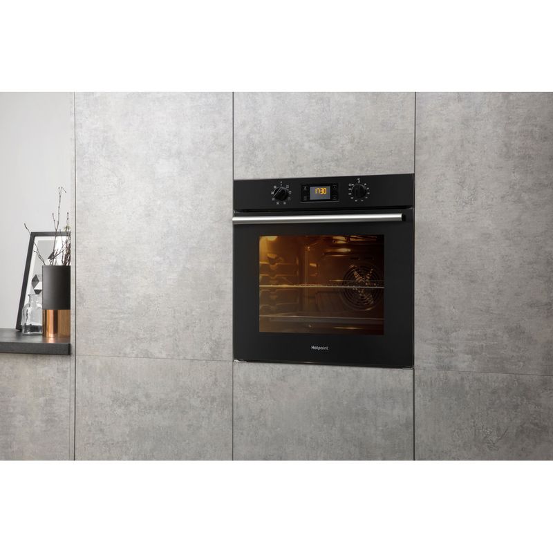 Hotpoint OVEN Built-in SA2 540 H BL Electric A Lifestyle perspective