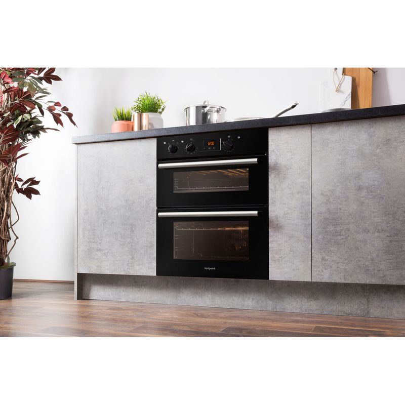 Hotpoint-Double-oven-DU2-540-BL-Black-A-Lifestyle-perspective