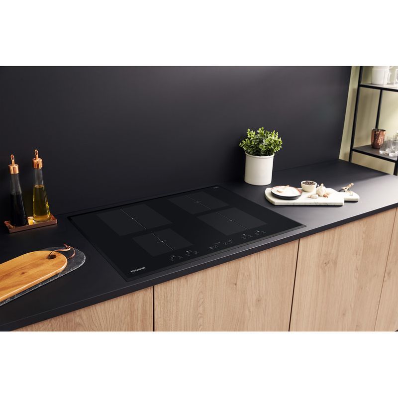 Hotpoint-HOB-CID-740-B-Black-Induction-vitroceramic-Lifestyle-perspective