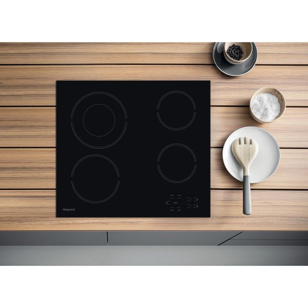 Hotpoint-HOB-HR-612-C-H-Black-Radiant-vitroceramic-Lifestyle-frontal