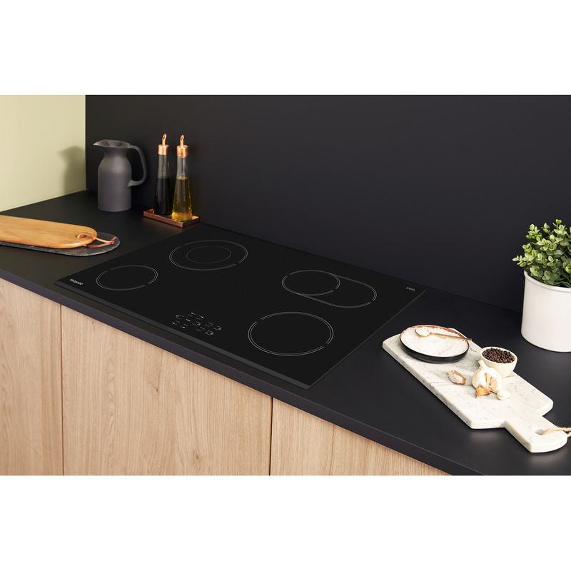 Hotpoint-HOB-HR-724-B-H-Black-Radiant-vitroceramic-Lifestyle-perspective