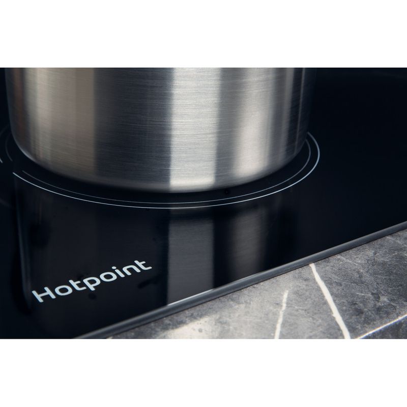 Hotpoint HOB HR 651 C H Black Radiant vitroceramic Lifestyle detail