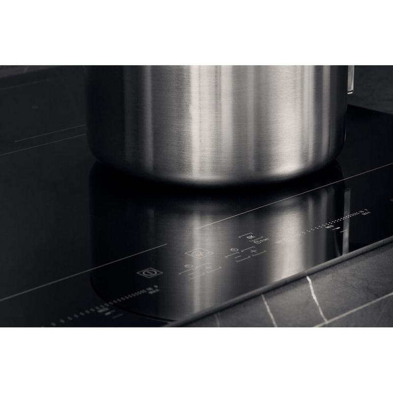 Hotpoint HOB ACO 654 NE Black Induction vitroceramic Lifestyle detail