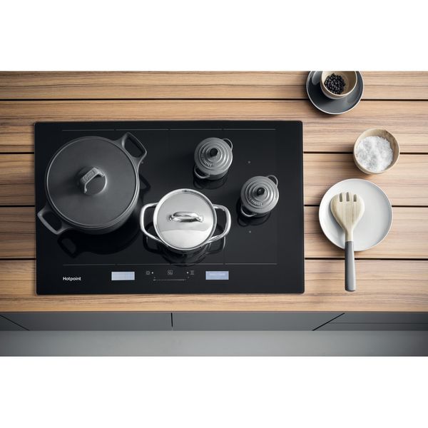 Hotpoint-HOB-ACP-778-C-BA-Black-Induction-vitroceramic-Lifestyle-frontal