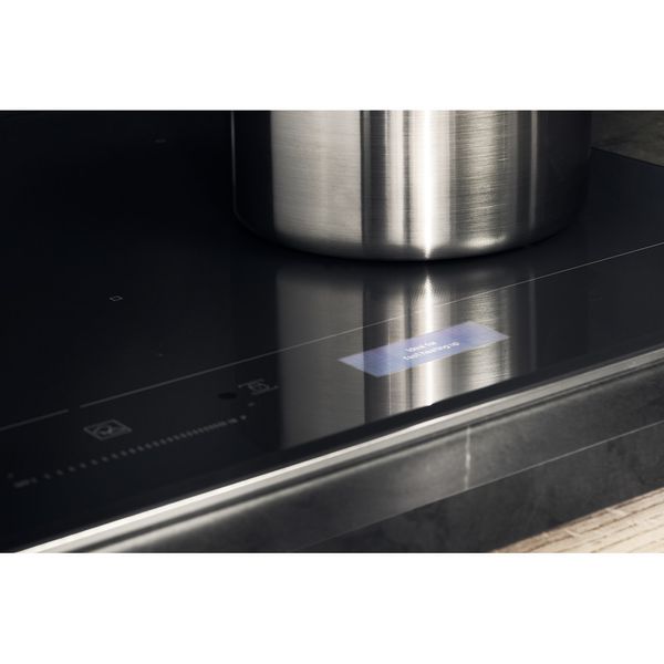 Hotpoint-HOB-ACP-778-C-BA-Black-Induction-vitroceramic-Lifestyle-detail