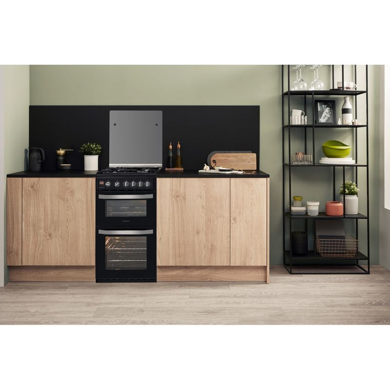 Hotpoint-Double-Cooker-HD5G00CCBK-UK-Black-A--Enamelled-Sheetmetal-Lifestyle-frontal