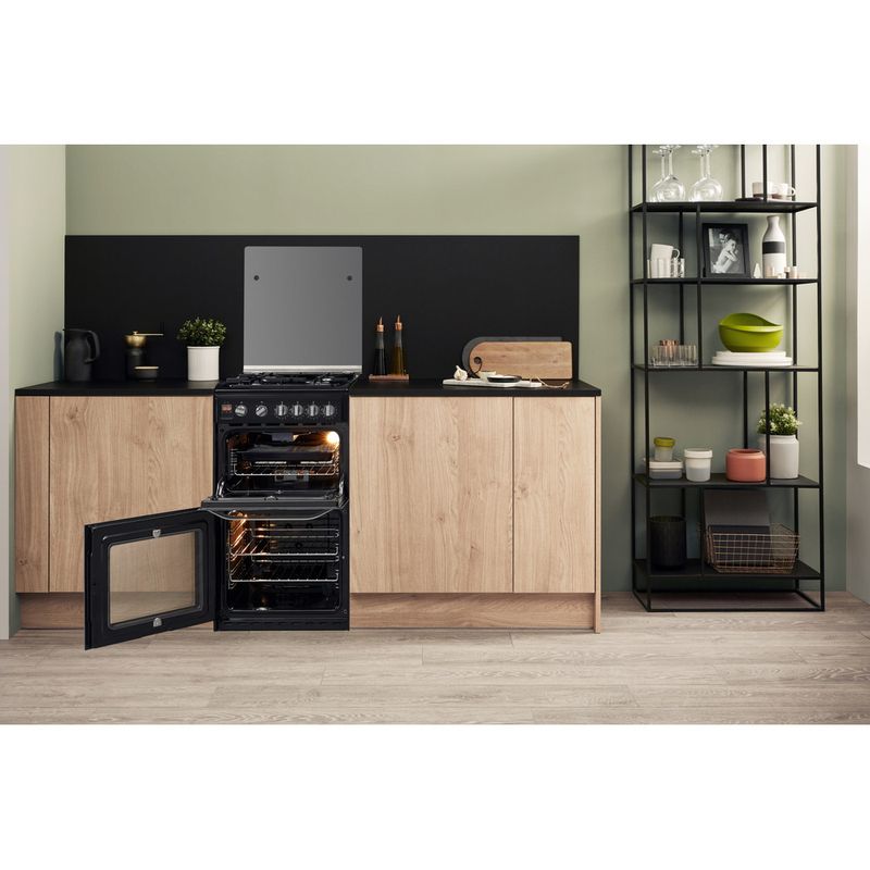 Hotpoint-Double-Cooker-HD5G00CCBK-UK-Black-A--Enamelled-Sheetmetal-Lifestyle-frontal-open