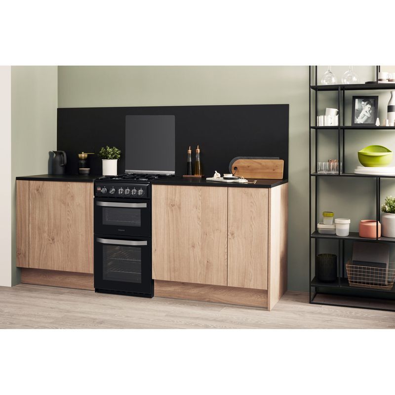 Hotpoint-Double-Cooker-HD5G00CCBK-UK-Black-A--Enamelled-Sheetmetal-Lifestyle-perspective