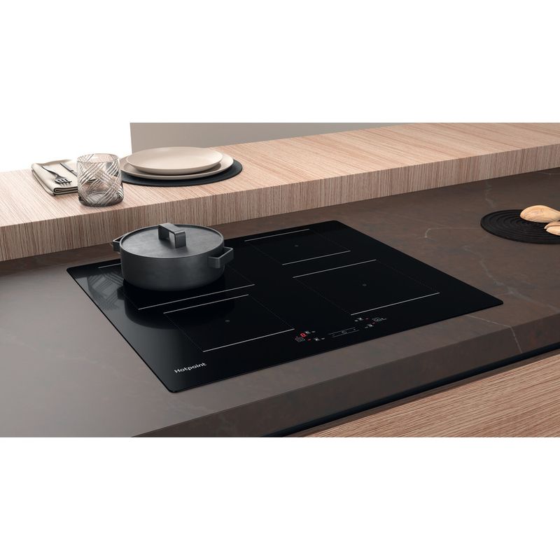 Hotpoint HOB TQ 1460S NE Black Induction vitroceramic Lifestyle perspective