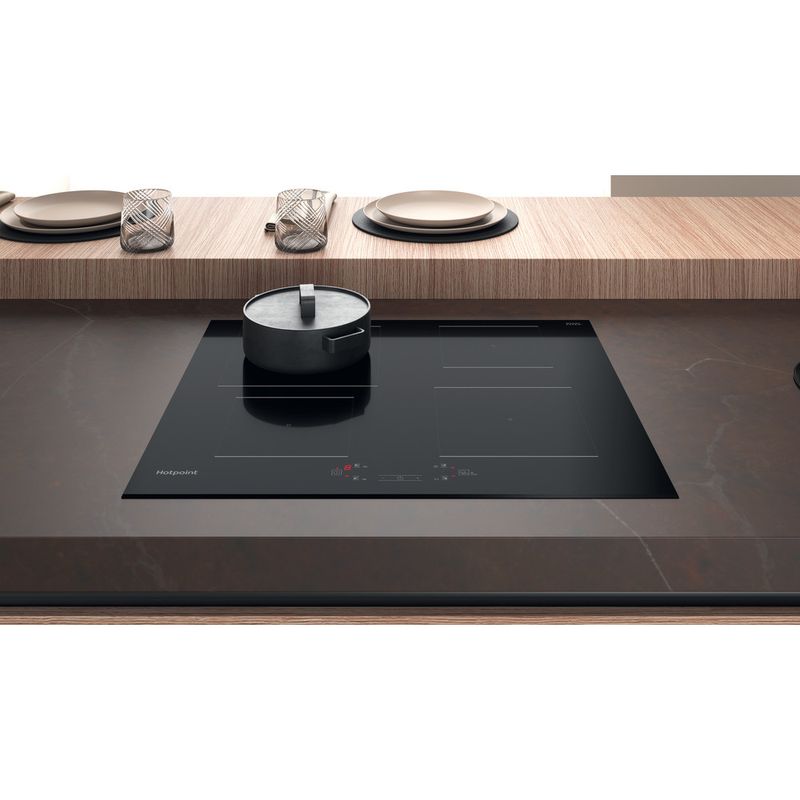 Hotpoint HOB TQ 4160S BF Black Induction vitroceramic Lifestyle frontal top down