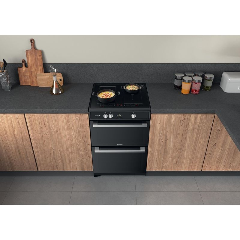 Hotpoint Double Cooker HDT67I9HM2C/UK Black A Lifestyle frontal top down