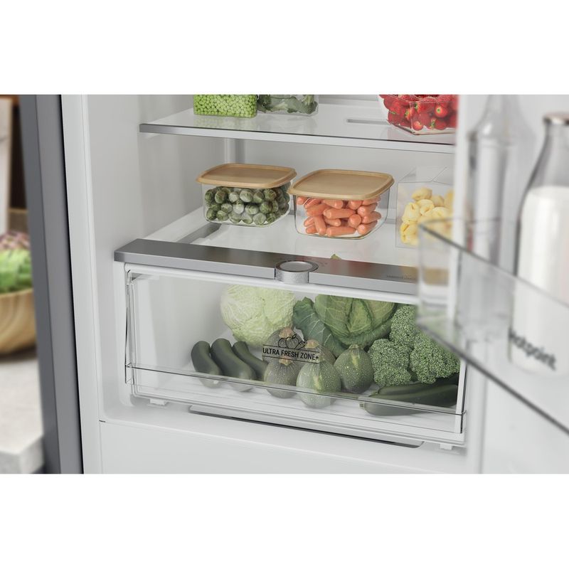 Hotpoint Fridge Freezer Built-in HTC18 T532 UK White 2 doors Lifestyle detail