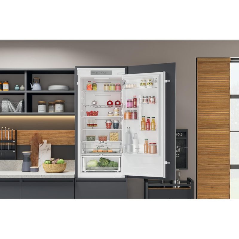 Hotpoint Fridge Freezer Built-in HTC20 T321 UK White 2 doors Lifestyle frontal open