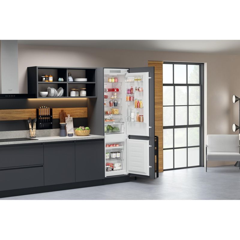 Hotpoint Fridge Freezer Built-in HTC20 T321 UK White 2 doors Lifestyle perspective open