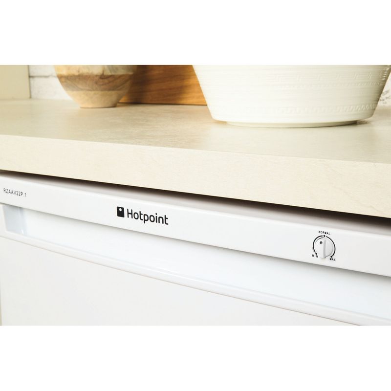 Hotpoint-Freezer-Freestanding-RZAAV22P.1-White-Lifestyle-control-panel