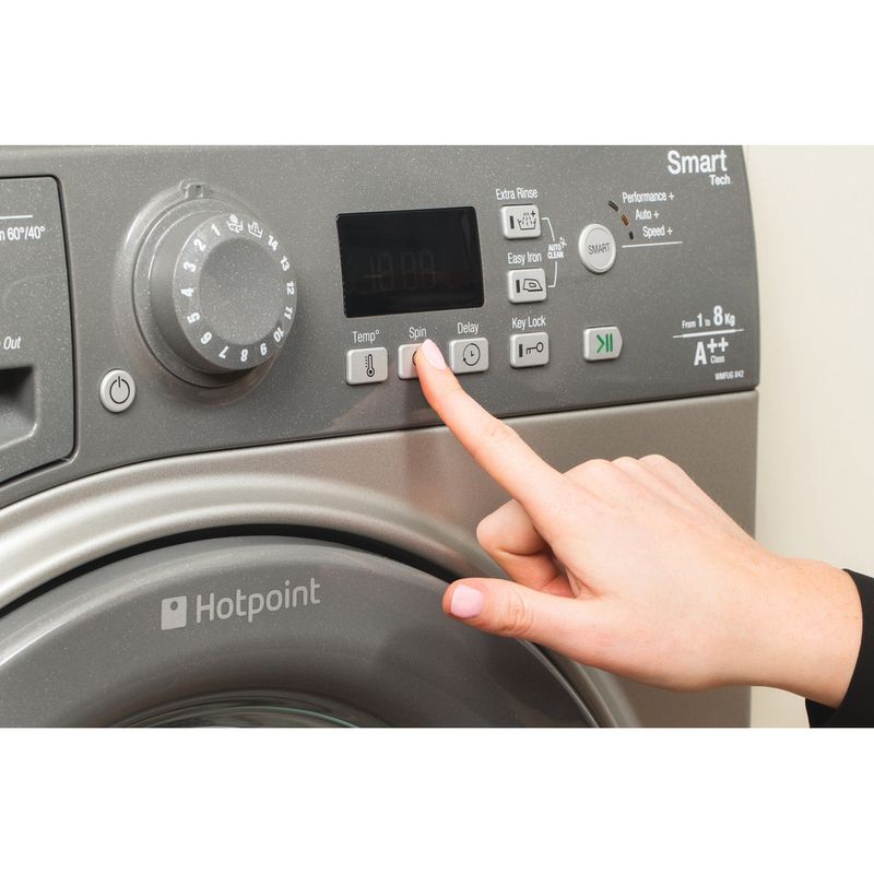 Hotpoint-Washing-machine-Freestanding-WMFUG-842G-UK-White-Front-loader-A---Lifestyle-people