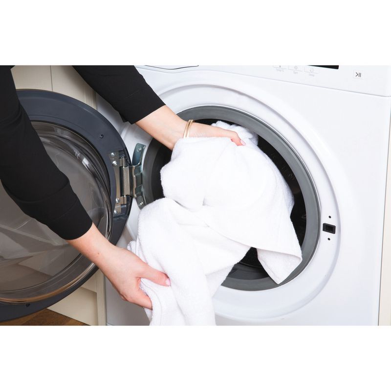 Hotpoint-Washing-machine-Freestanding-RPD-10667-DD-UK-White-Front-loader-A----Lifestyle-people