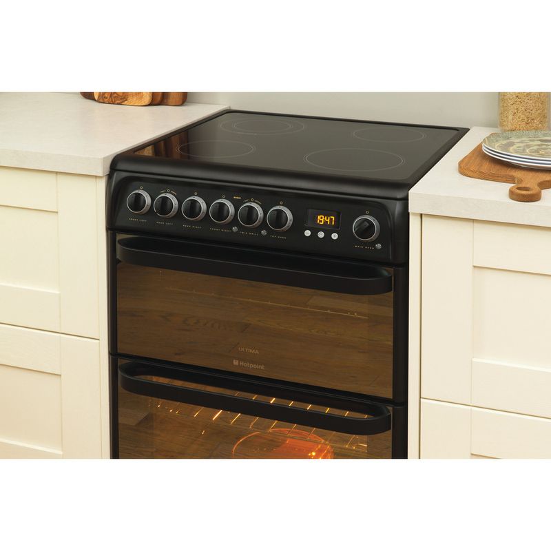 Hotpoint-Double-Cooker-DUE61BC-Charcoal-grey-A-Vitroceramic-Lifestyle-perspective