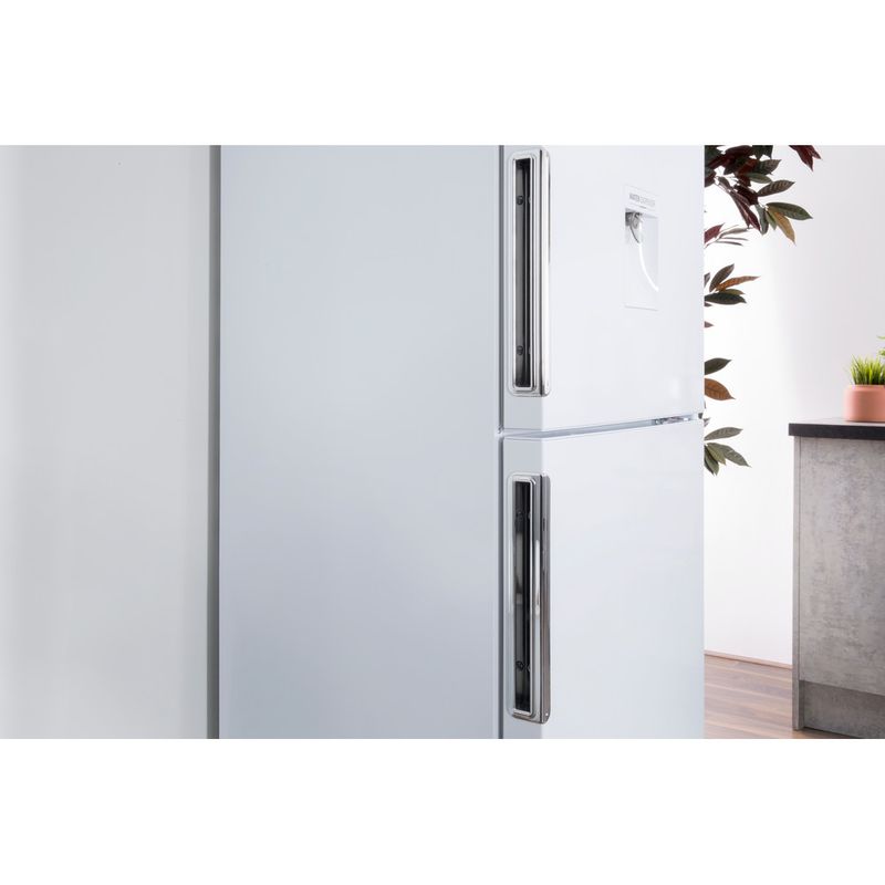Hotpoint-Fridge-Freezer-Freestanding-LAL85-FF1I-W-WTD-White-2-doors-Lifestyle-detail