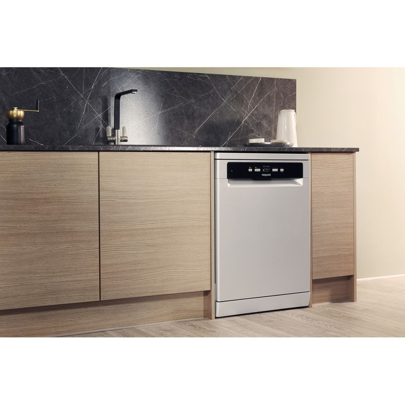 Hotpoint-Dishwasher-Freestanding-HDFC-2B-26-SV-UK-Freestanding-A-Lifestyle-perspective