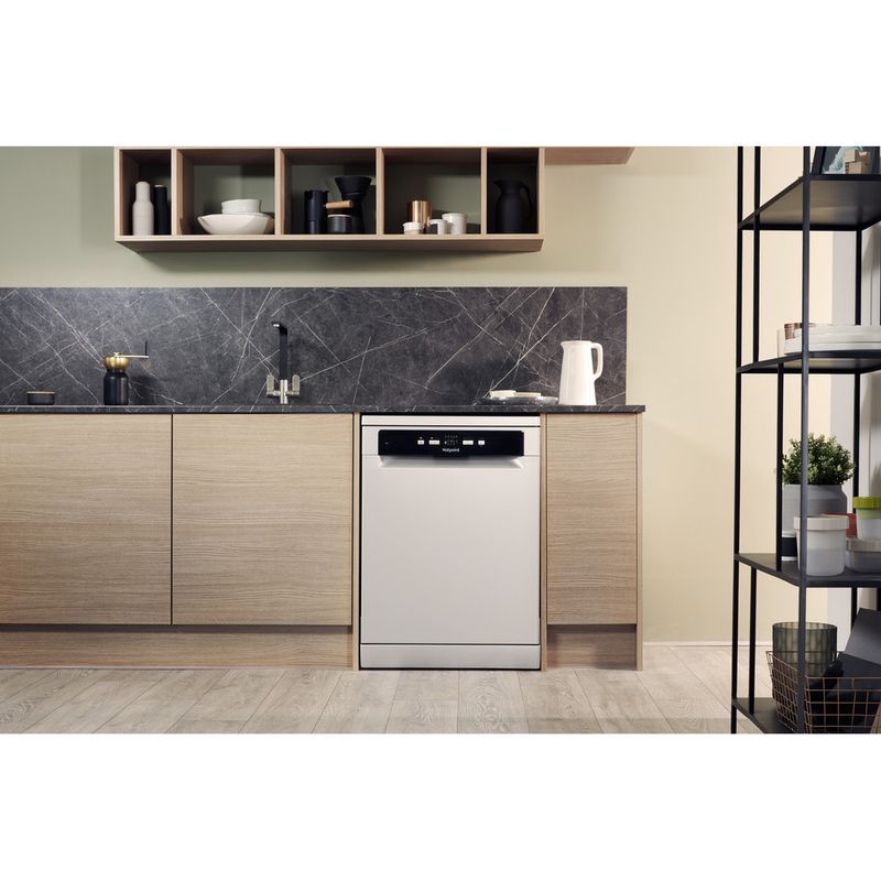 Hotpoint-Dishwasher-Freestanding-HDFC-2B-26-SV-UK-Freestanding-A-Lifestyle-frontal