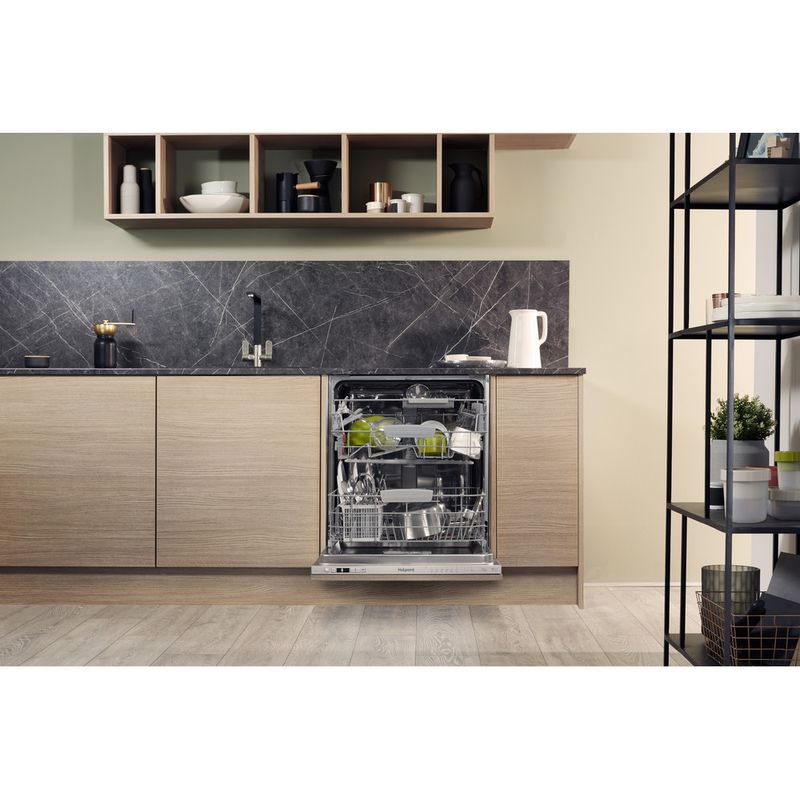 Hotpoint integrated dishwasher full size silver