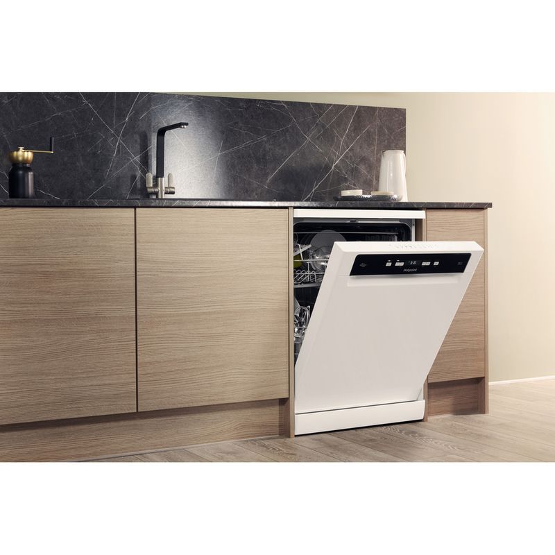 Hotpoint-Dishwasher-Freestanding-HFO-3T221-WG-C-UK-Freestanding-A-Lifestyle-perspective-open