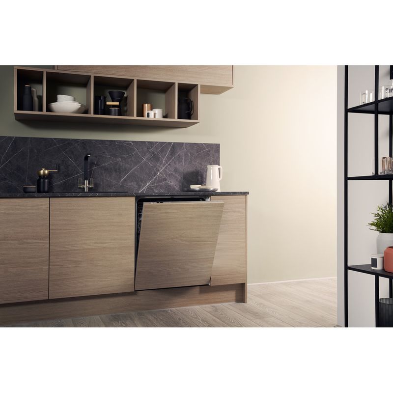 Hotpoint-Dishwasher-Built-in-HEIC-3C26-C-UK-Full-integrated-A-Lifestyle-perspective