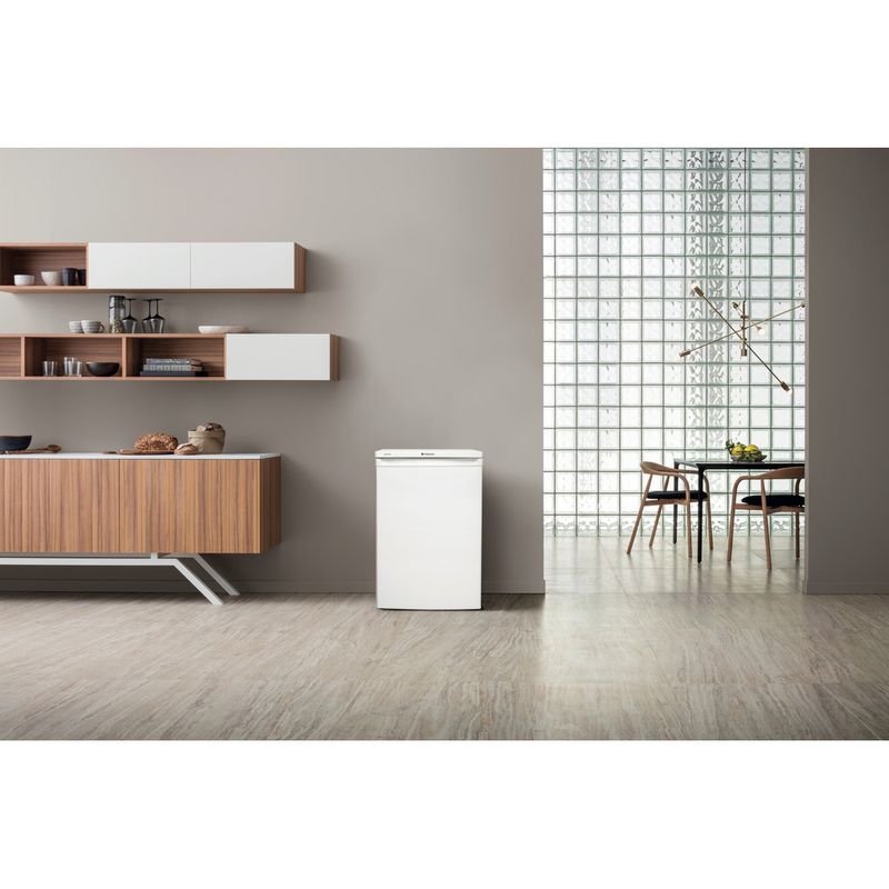 Hotpoint-Refrigerator-Freestanding-RSAAV22P.1.1-White-Lifestyle-frontal