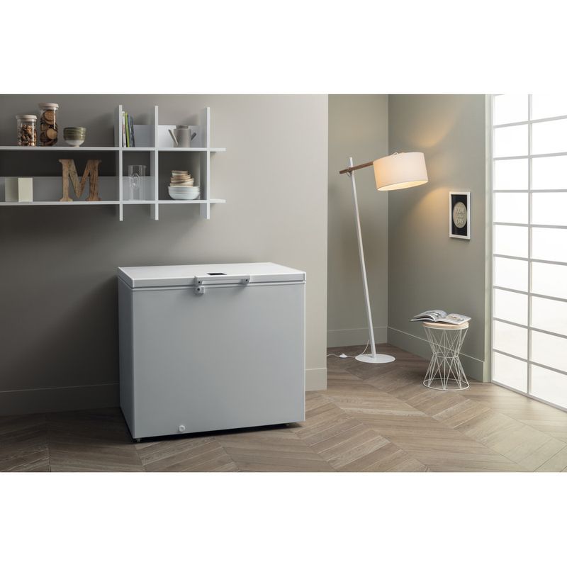 Hotpoint-Freezer-Freestanding-CS1A-400-H-FM-FA-UK.1-White-Lifestyle-perspective