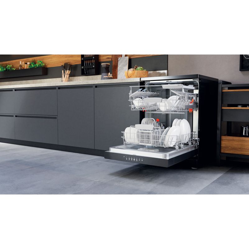 Hotpoint Dishwasher Freestanding HFC 3C26 WC B UK Freestanding E Lifestyle perspective open