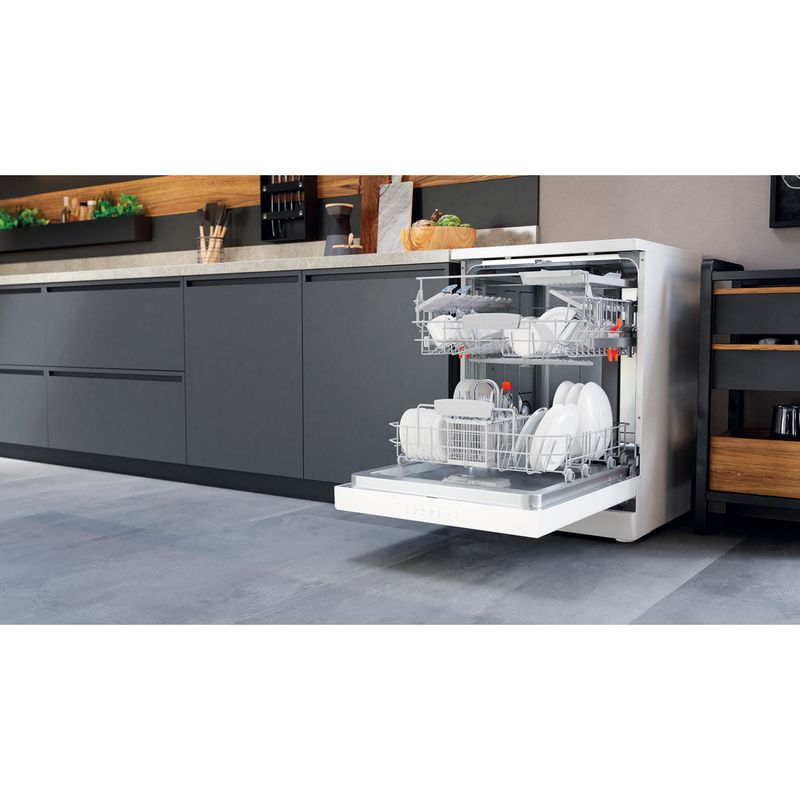 Hotpoint Dishwasher Freestanding HFC 3C26 W C UK Freestanding E Lifestyle perspective open