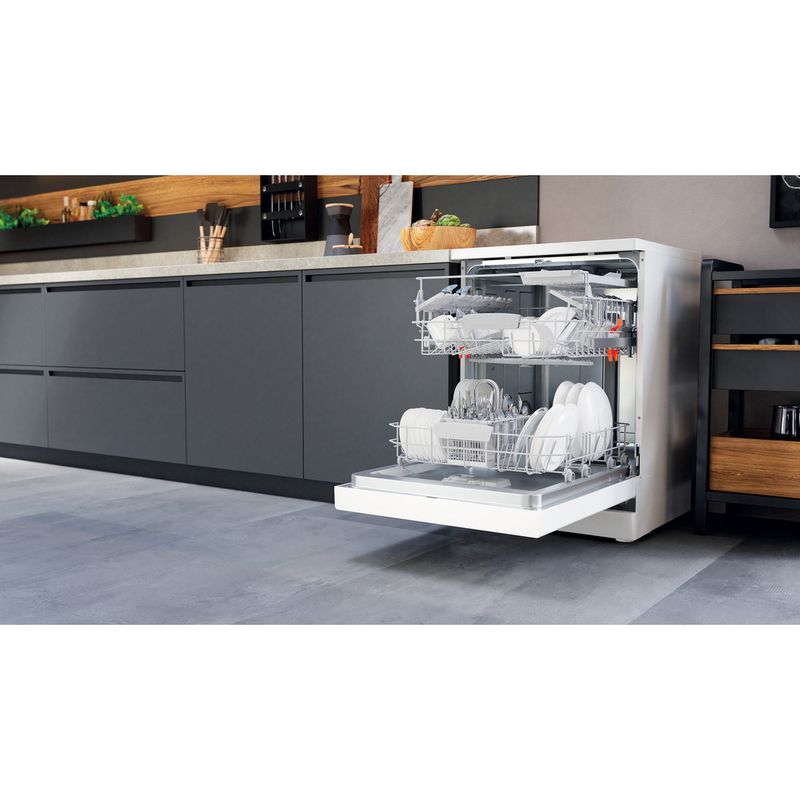 Hotpoint Dishwasher Freestanding HFE 2B+26 C N UK Freestanding E Lifestyle perspective open
