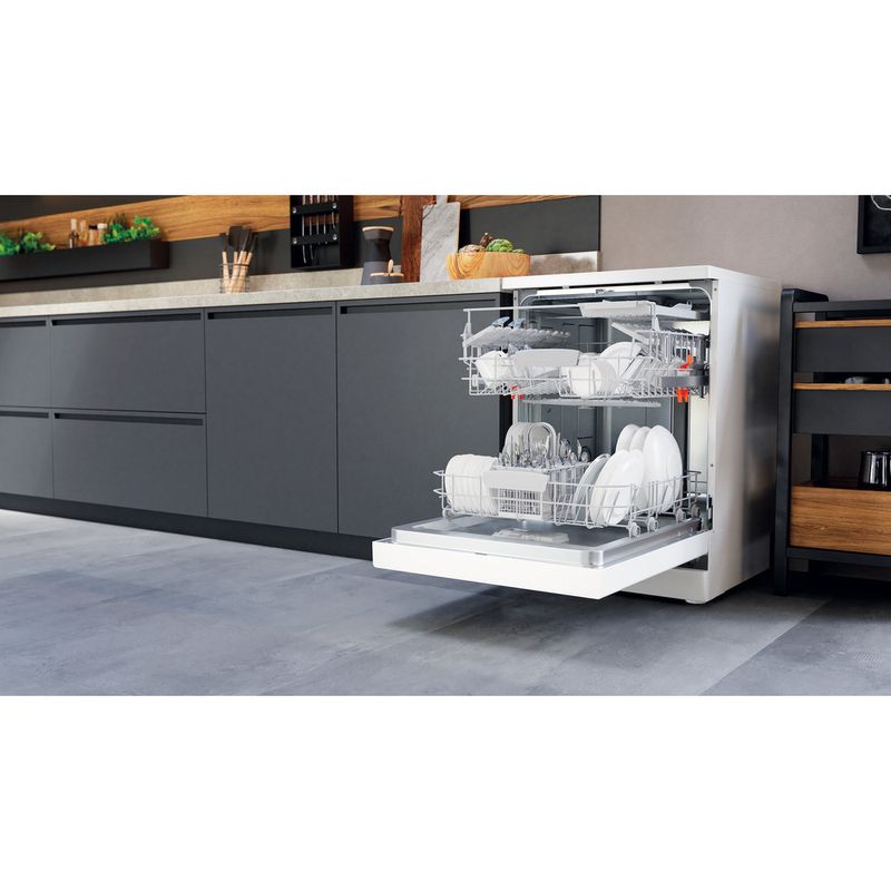 Hotpoint-Dishwasher-Freestanding-HFE-2B-26-C-N-UK-Freestanding-E-Lifestyle-perspective-open