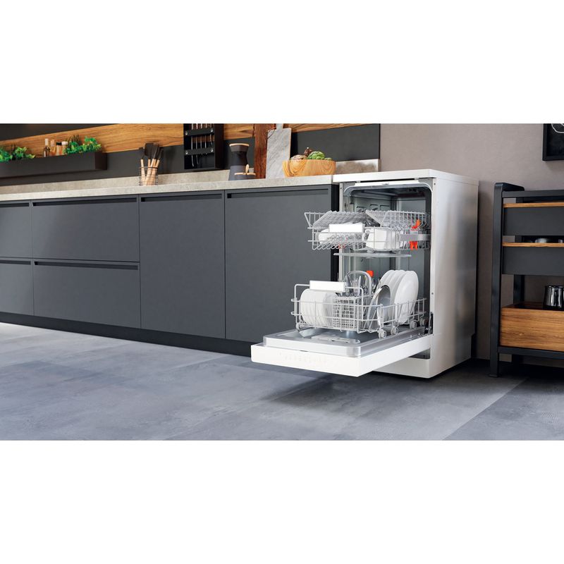 Hotpoint Dishwasher Freestanding HSFO 3T223 W UK N Freestanding E Lifestyle perspective open