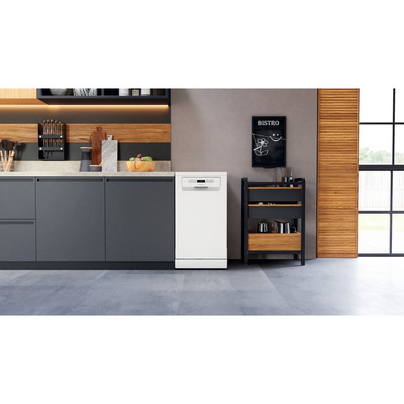 Hotpoint Dishwasher Freestanding HSFO 3T223 W UK N Freestanding E Lifestyle frontal