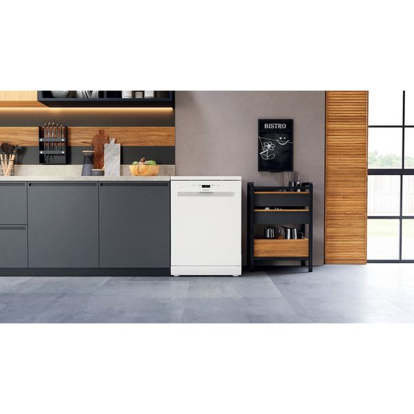 Hotpoint-Dishwasher-Freestanding-HFC-3C26-W-C-UK-Freestanding-E-Lifestyle-frontal