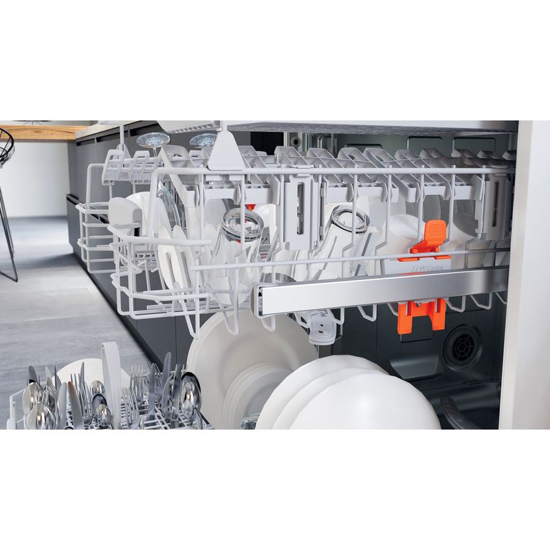 Hotpoint-Dishwasher-Freestanding-HFE-2B-26-C-N-UK-Freestanding-E-Lifestyle-detail