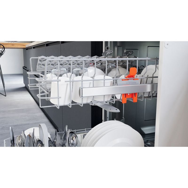 Hotpoint Dishwasher Freestanding HSFE 1B19 UK N Freestanding F Lifestyle detail