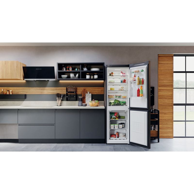 Hotpoint Fridge Freezer Freestanding H5X 82O SK Silver black 2 doors Lifestyle frontal open