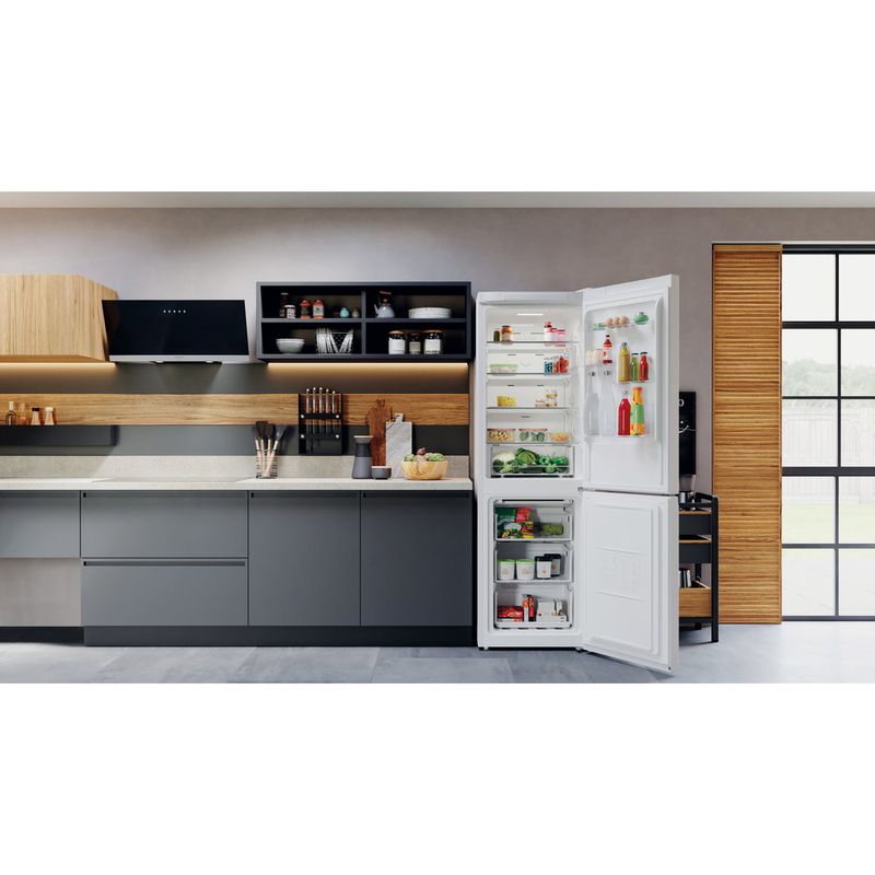 Hotpoint Fridge Freezer Freestanding H5X 82O W White 2 doors Lifestyle frontal open