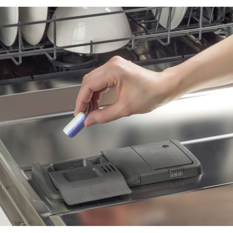 Whirlpool DISHWASHING TAB100 Lifestyle people