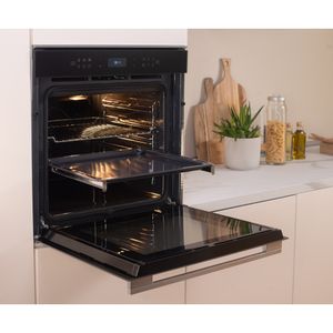 Whirlpool OVEN TOR100 Lifestyle perspective