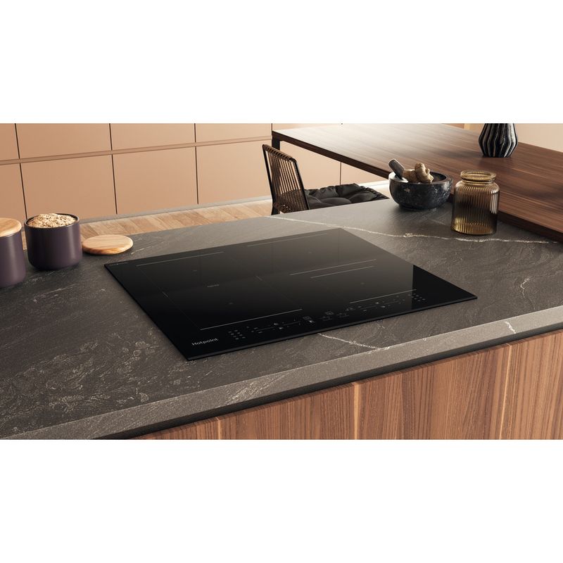 Hotpoint HOB TB 2560C CPBF Black Induction vitroceramic Lifestyle perspective