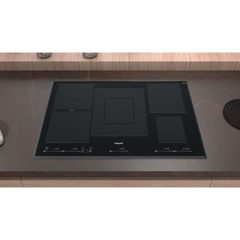 Hotpoint HOB TT 1090 BA Black Induction vitroceramic Lifestyle frontal top down