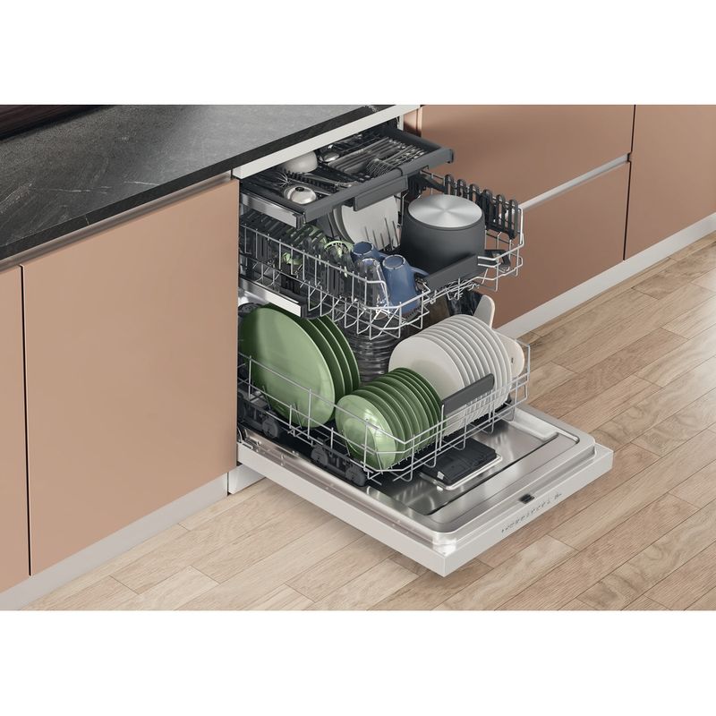 Hotpoint Dishwasher Freestanding H7F HP33 UK Freestanding D Lifestyle perspective open